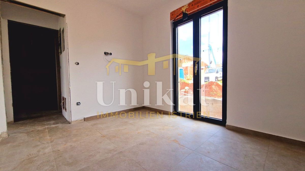 Samostojna montažna pritlična hiša v mirnem kraju